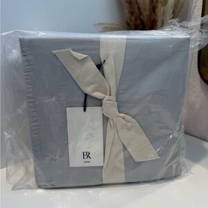 NWT Luxurious Percale sheets size Queen Banana Republic Home